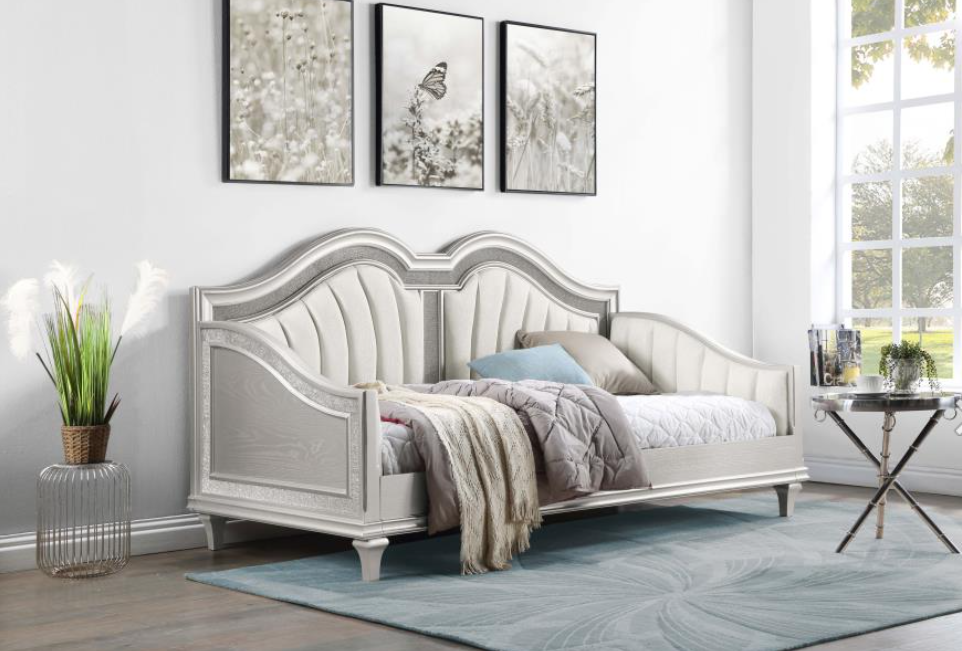 Evangeline Upholstered Twin Daybed