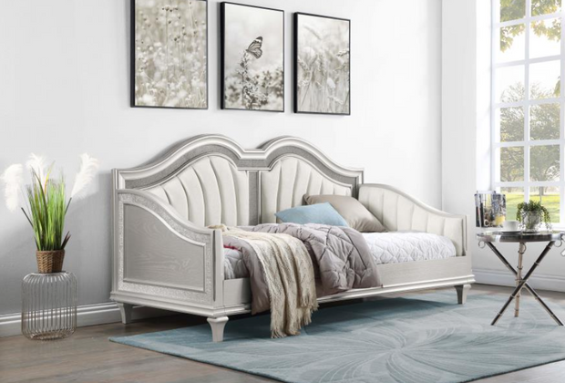 Evangeline Upholstered Twin Daybed